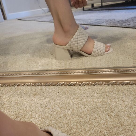 New Steve Madden Sandals - Picture 4 of 4